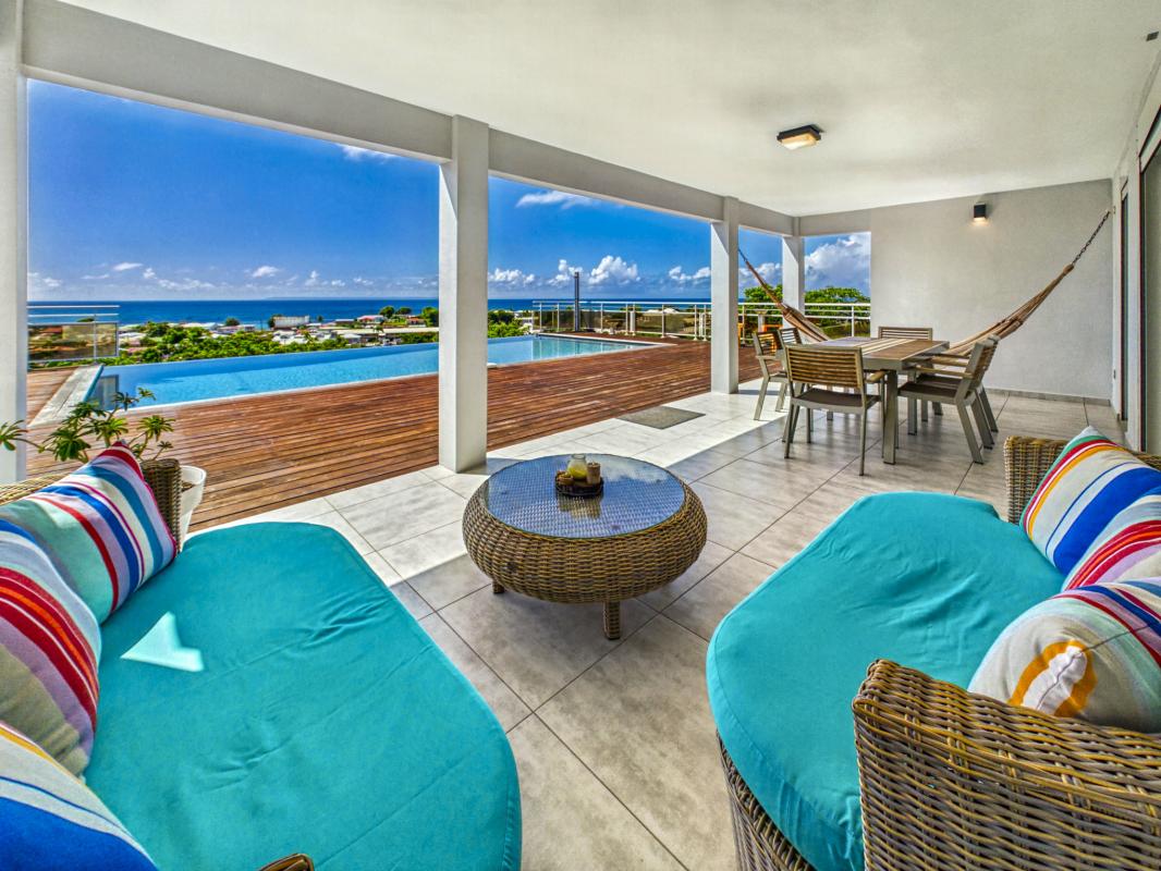 6. A louer villa avec piscine et vue mer St François Guadeloupe